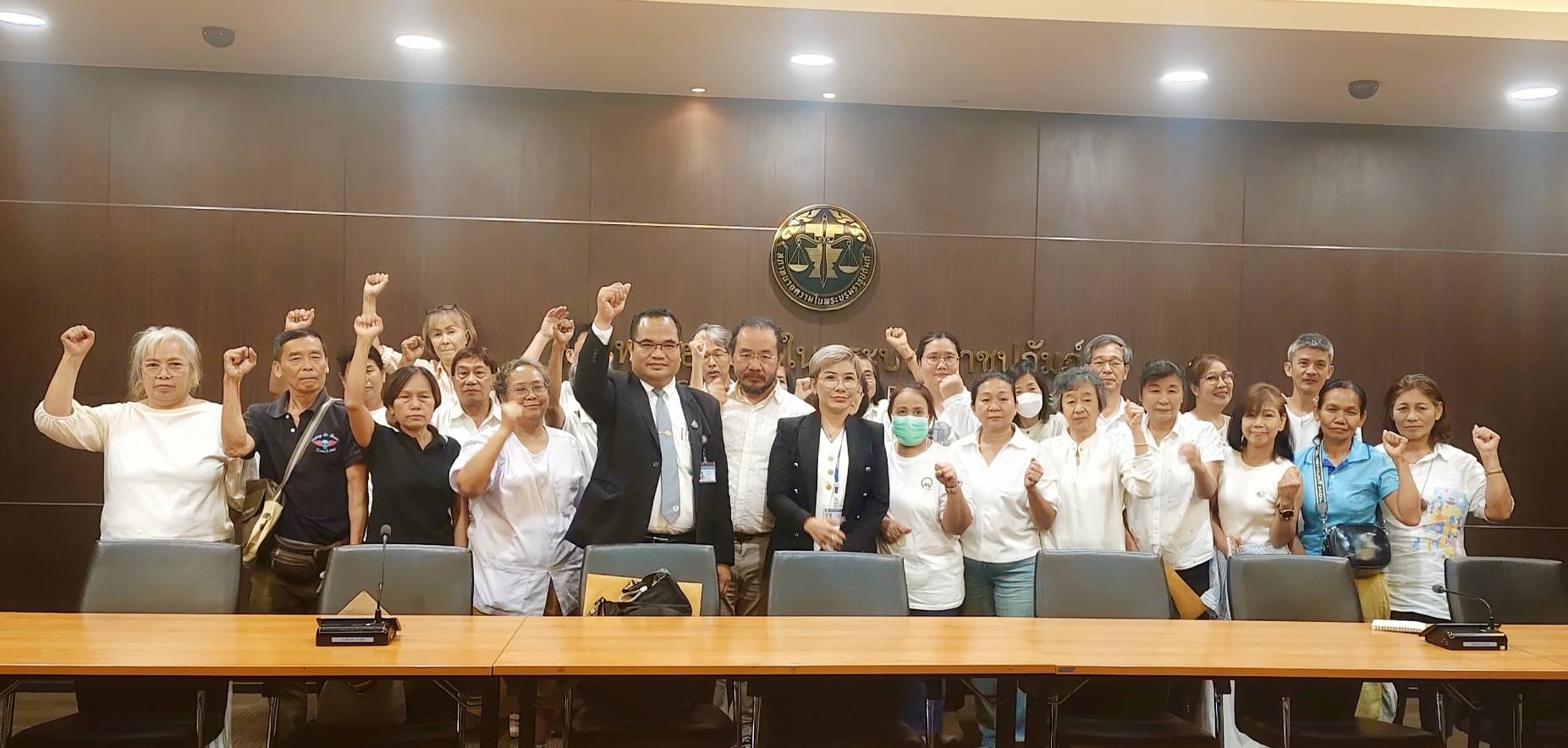 ขุนพล ม.39 ยกมือพร้อมกันในห้องประชุม